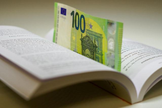 Financer son livre : bourses, aides publiques et financement participatif pour auteures Financer son livre : bourses, aides publiques et financement participatif pour auteures