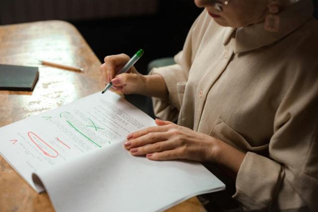 Relecture et correction de manuscrit : comment polir son texte avant soumission