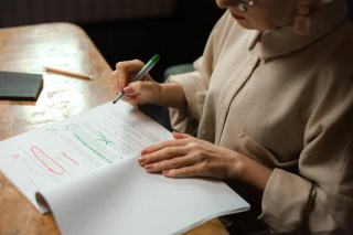 Relecture de manuscrit : méthodes et étapes de correction