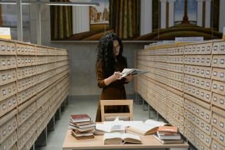 Écrire un roman historique : recherches et authenticité narrative